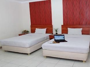 Boulevard Hotel Makassar Buitenkant foto