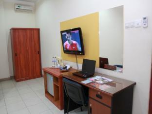 Boulevard Hotel Makassar Buitenkant foto